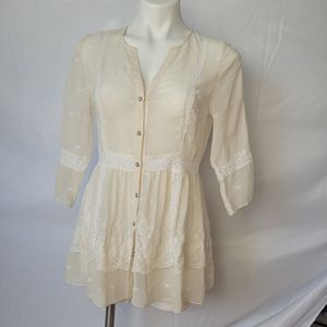 Sheer lace off white V Cristina top